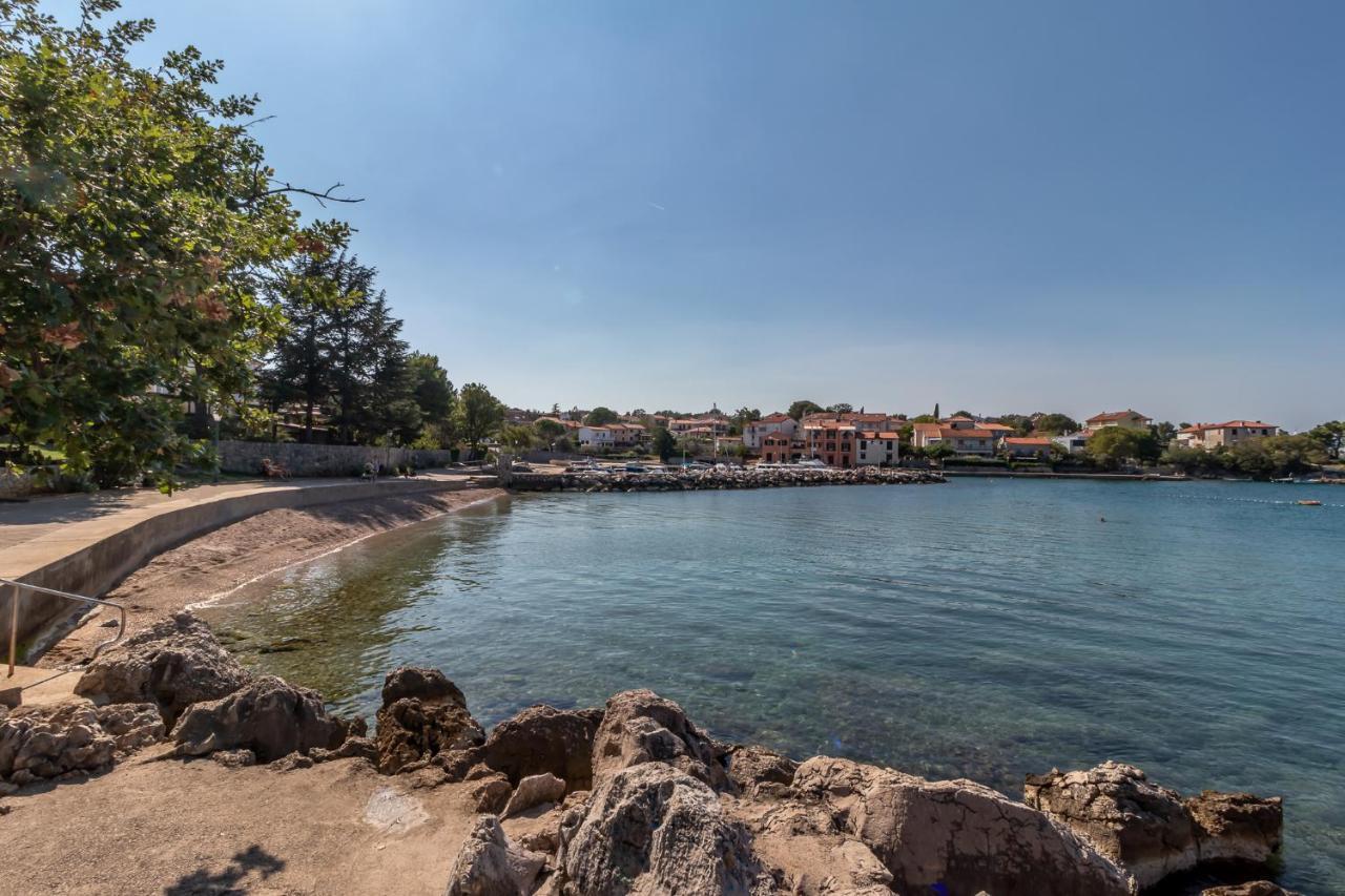Maestral Apartments Malinska Exterior photo